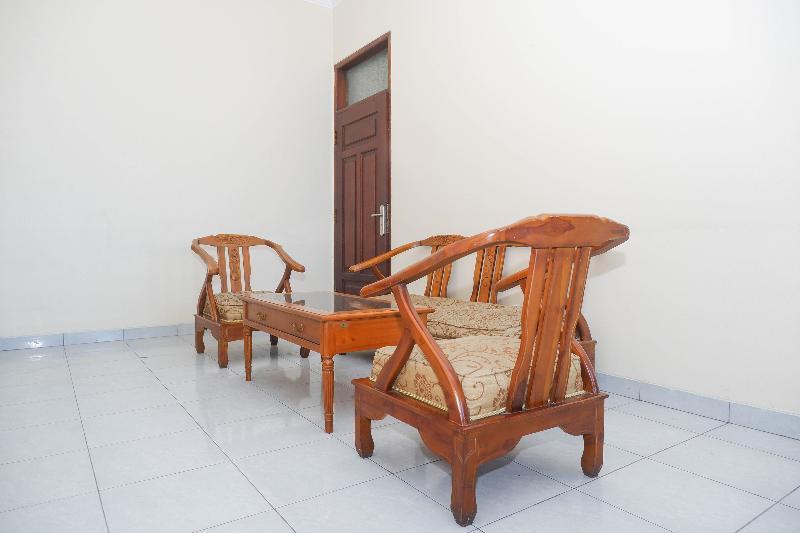 Reddoorz Near Universitas Diponegoro Semarang 2 Exterior photo